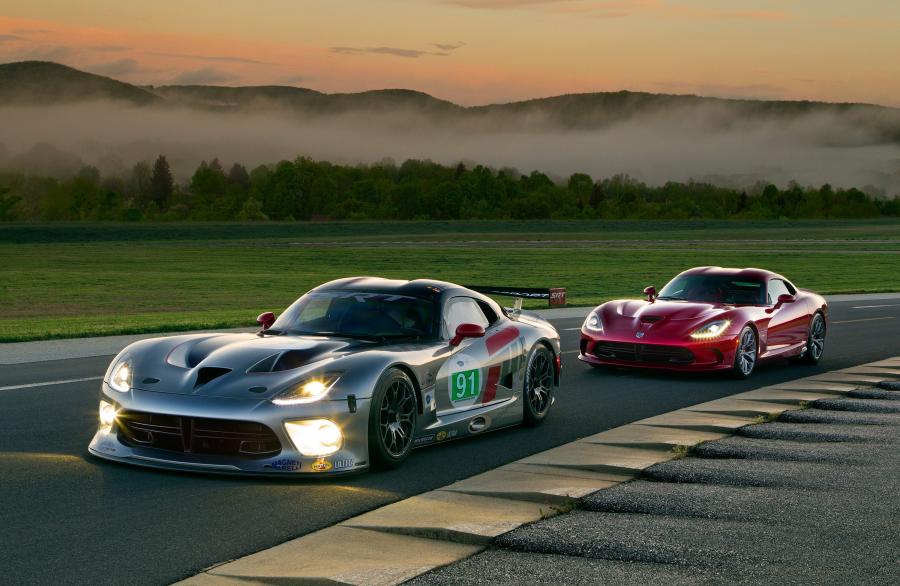  Dodge Viper SRT GTS-R 2012 года  (фото 2 из 23)